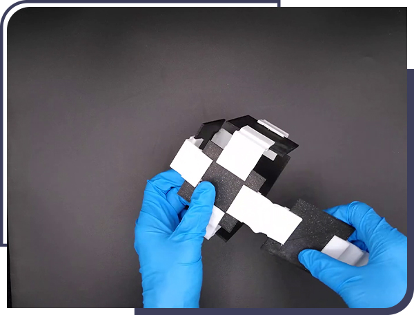 Double-layer membrane hinge that mimics the wing structure of a sun beetle